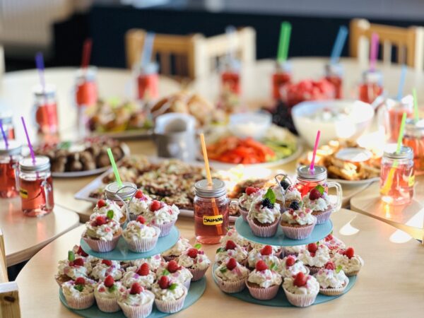 Muffin teemakohaliste kaunistustega